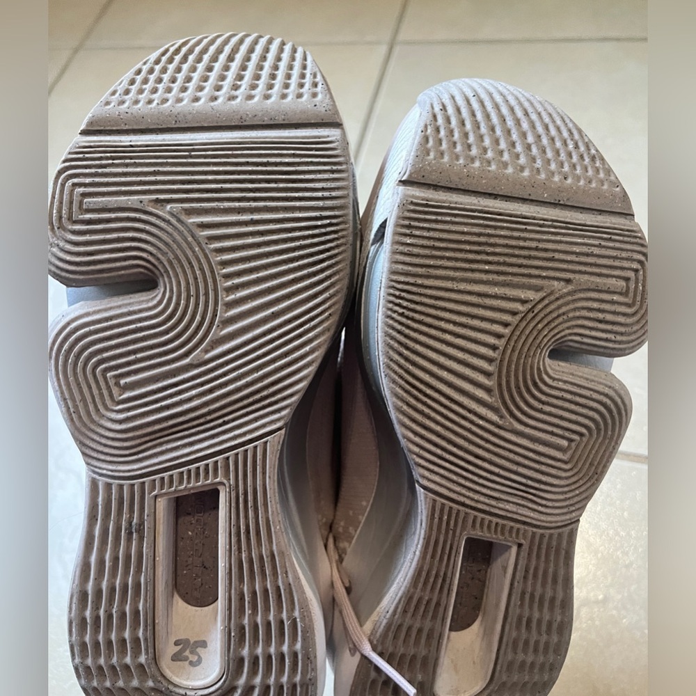 Nike Versair Women’s Sz 7 Platinum Violet W - DZ3547-004 Sneakers Shoes Gym - Picture 11 of 13